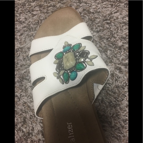 new Naturalizer beaded women sandals size 7.5 - Picture 4 of 4